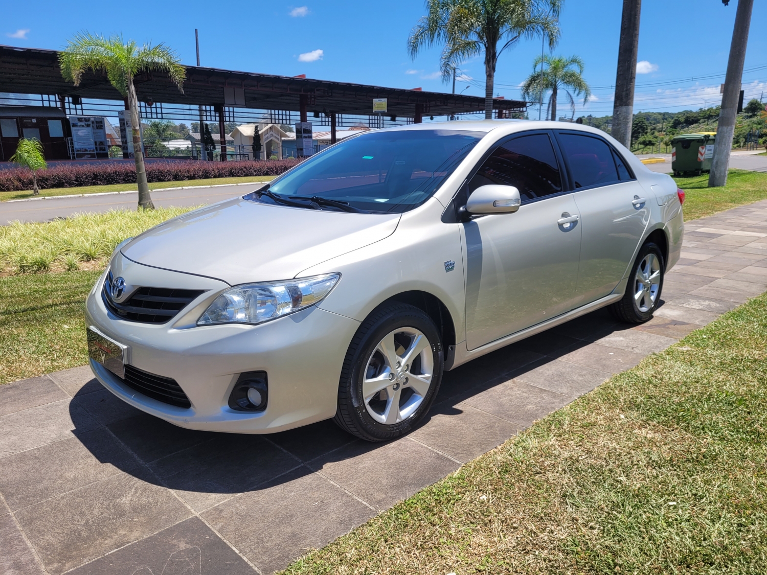 TOYOTA - COROLLA - 2014/2014 - Bege - R$ 73.900,00