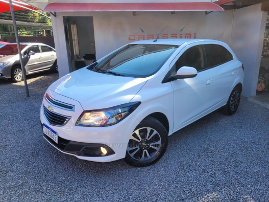 CHEVROLET - ONIX - 2014/2014 - Branca - R$ 50.900,00