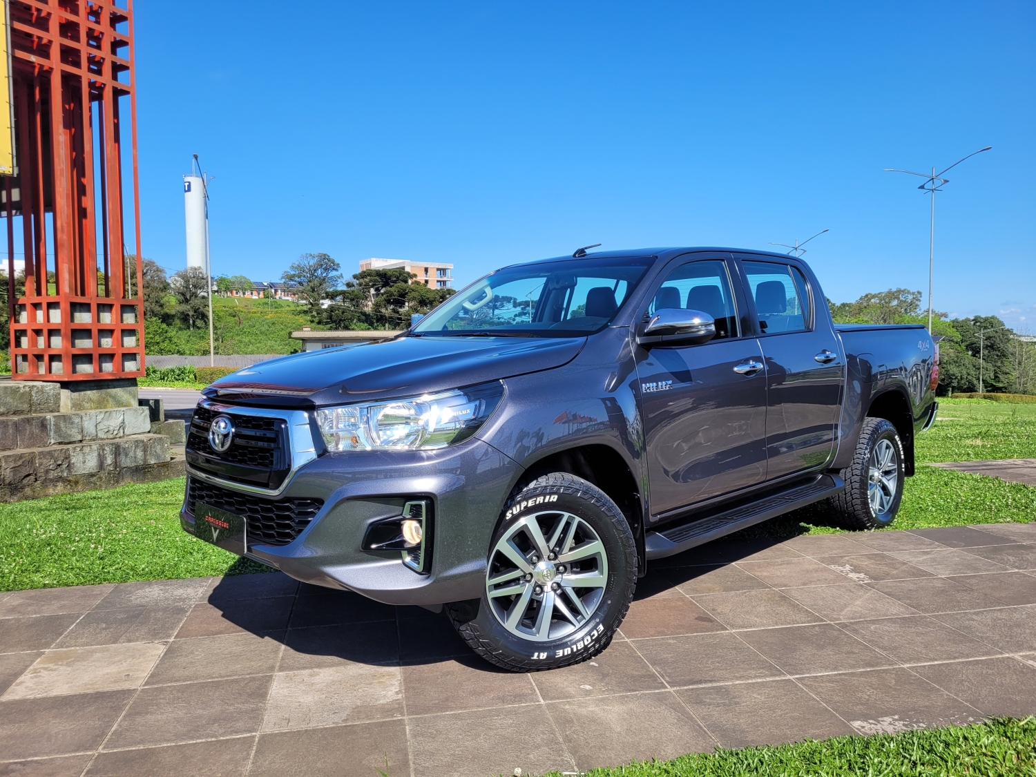 TOYOTA - HILUX - 2020/2020 - Cinza - R$ 214.900,00