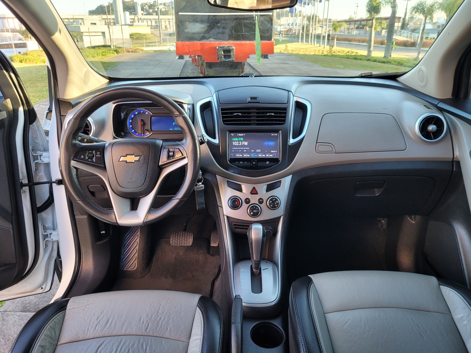 CHEVROLET - TRACKER - 2015/2015 - Branca - R$ 72.900,00