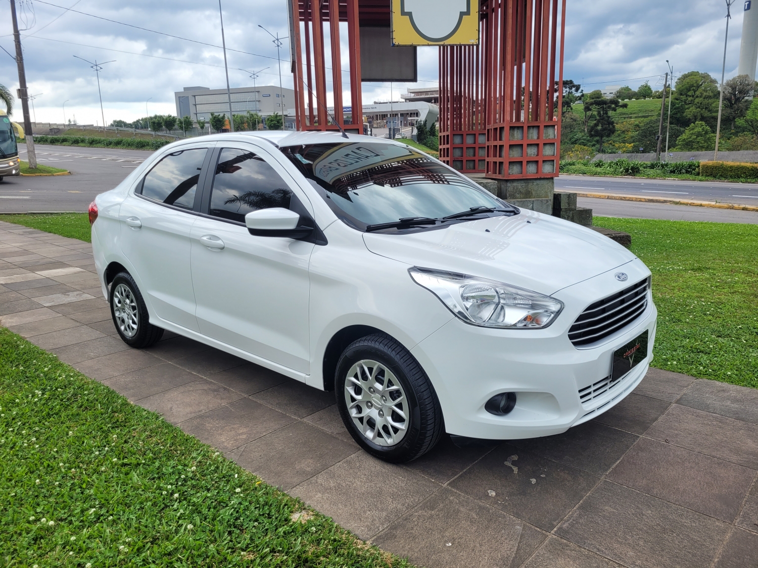 FORD - KA + - 2017/2017 - Branca - R$ 48.900,00