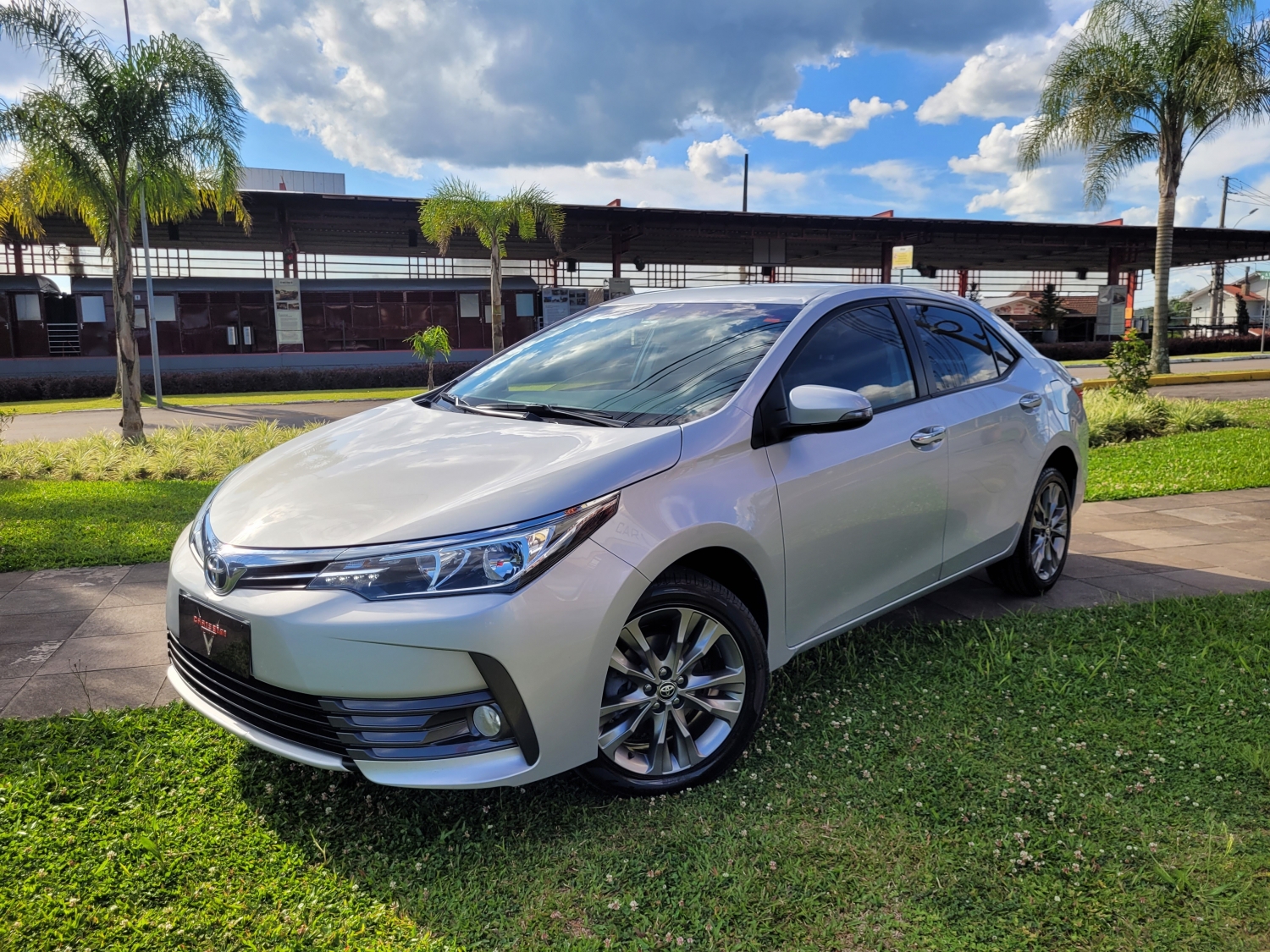 TOYOTA - COROLLA - 2019/2019 - Prata - R$ 108.900,00