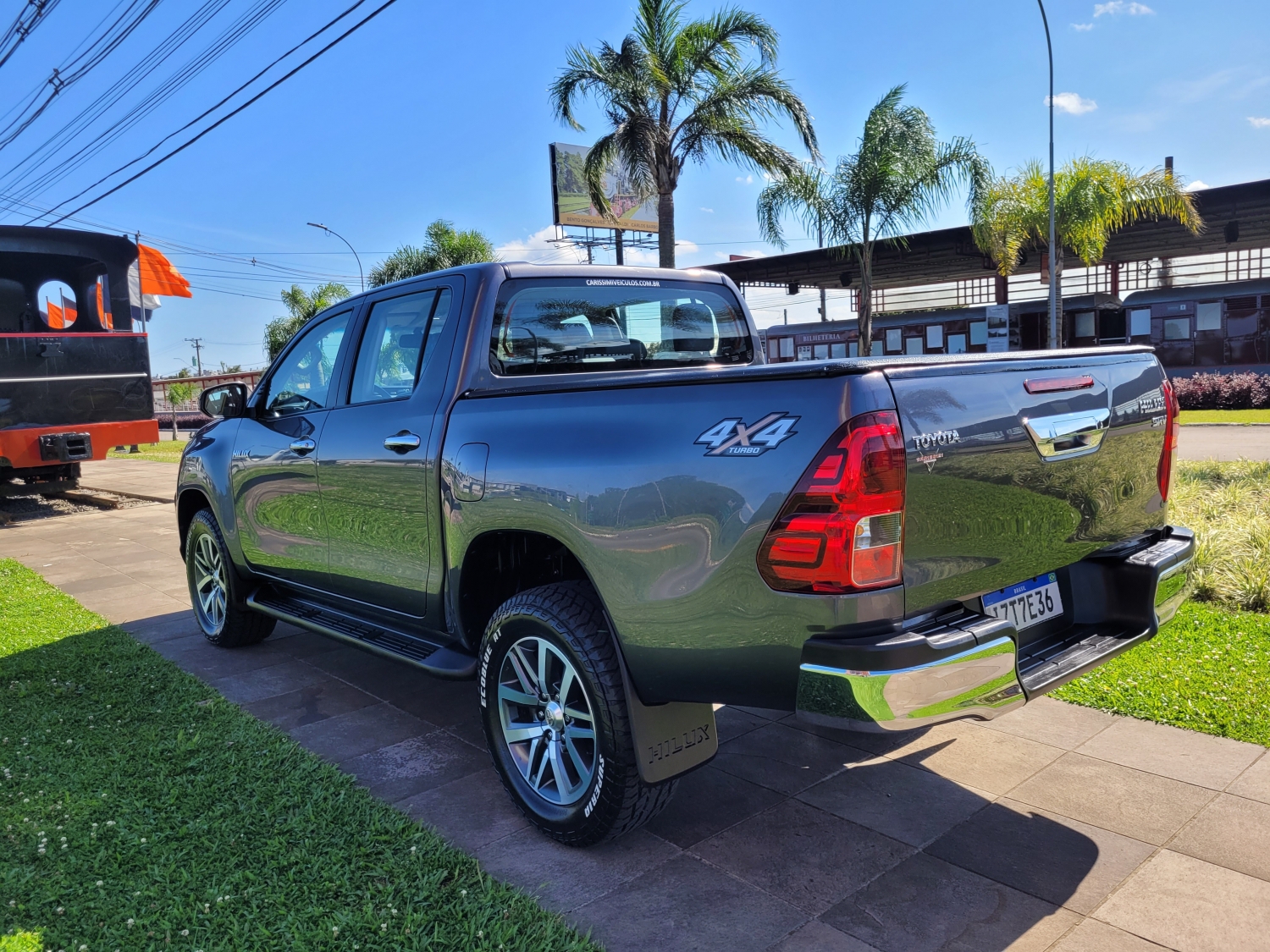 TOYOTA - HILUX - 2020/2020 - Cinza - R$ 214.900,00