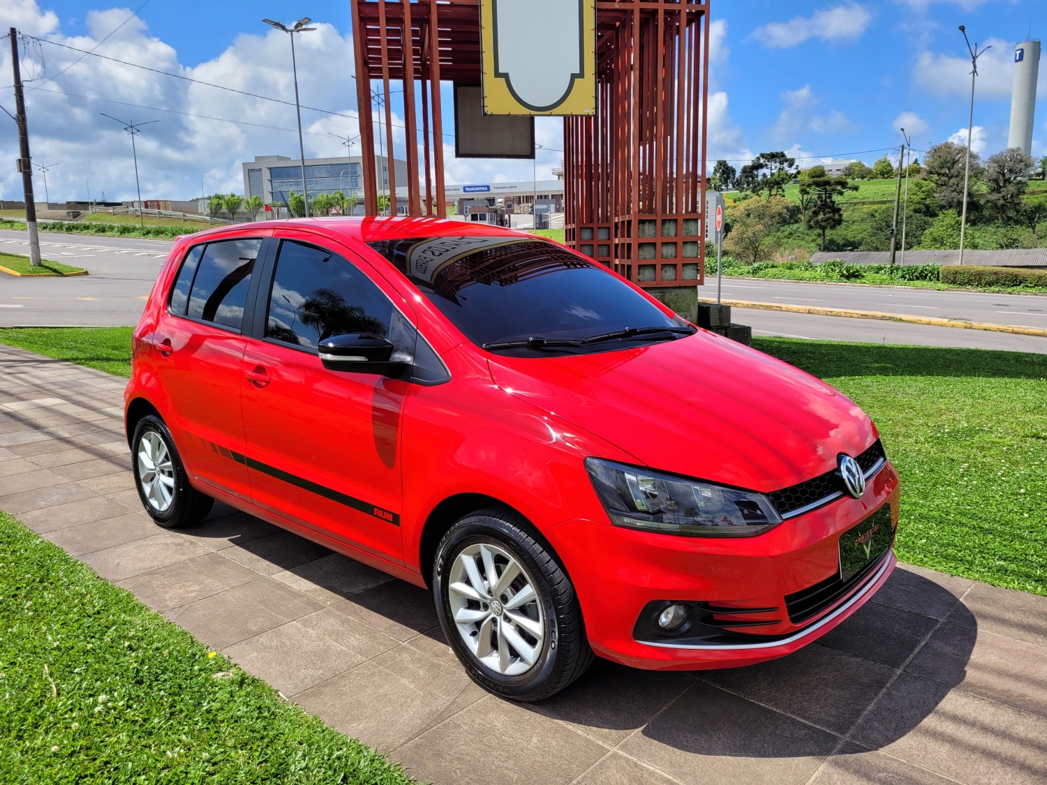 VOLKSWAGEN - FOX - 2017/2017 - Vermelha - R$ 57.900,00