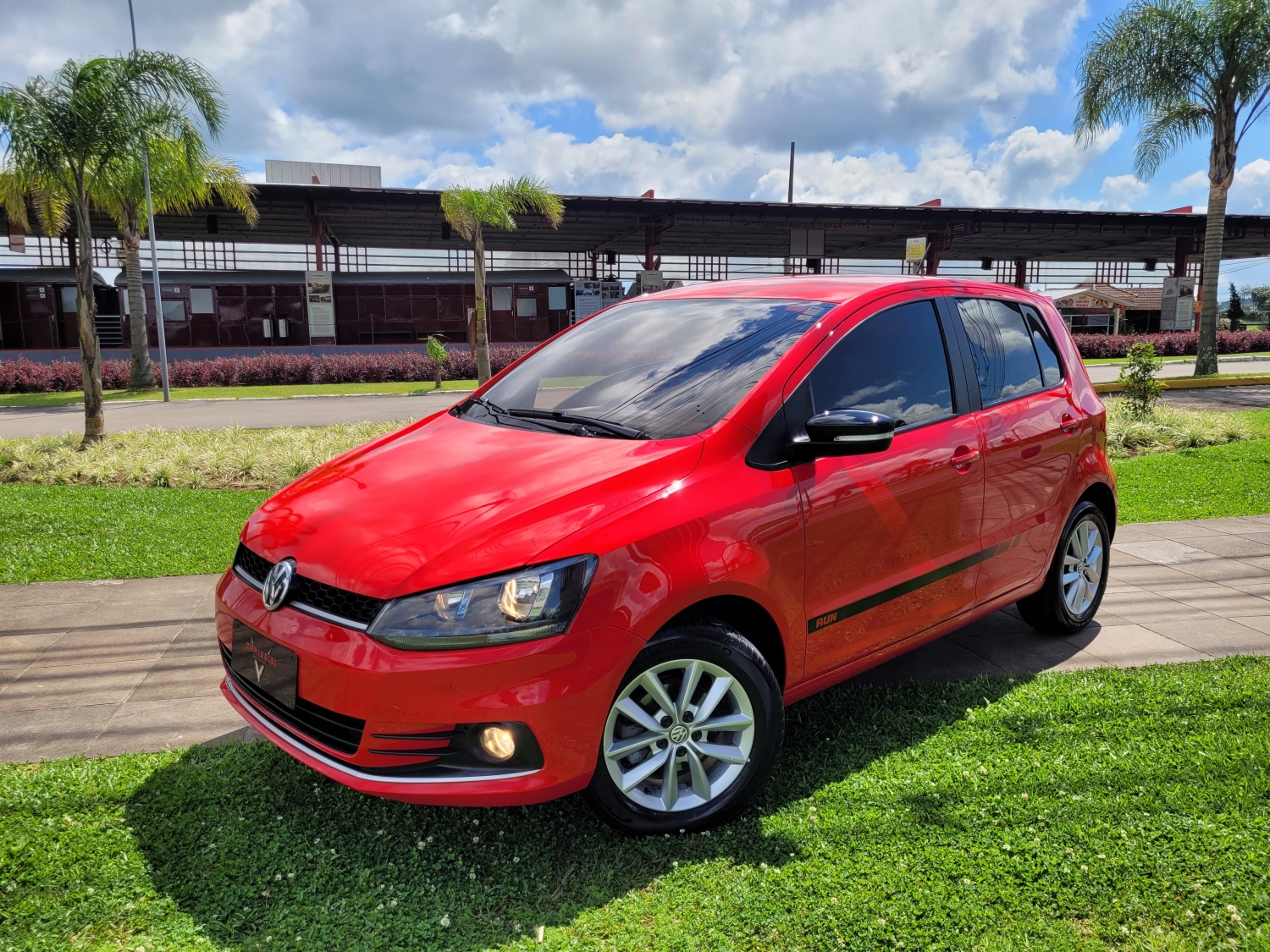 VOLKSWAGEN - FOX - 2017/2017 - Vermelha - R$ 57.900,00