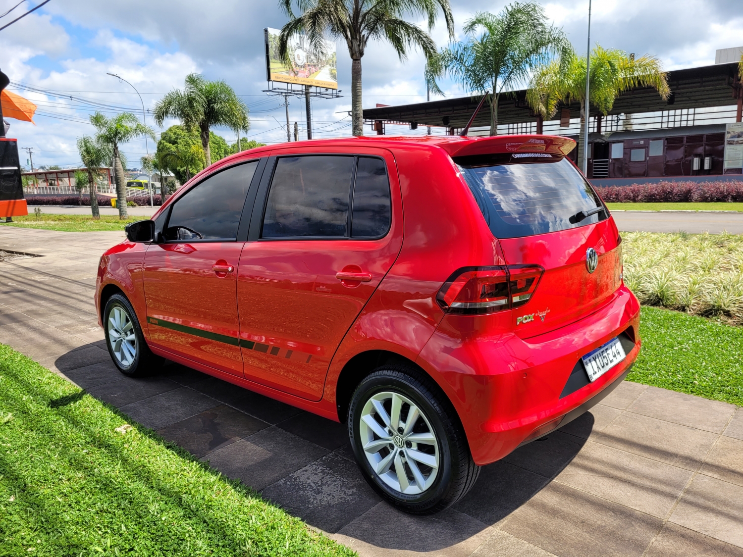 VOLKSWAGEN - FOX - 2017/2017 - Vermelha - R$ 57.900,00