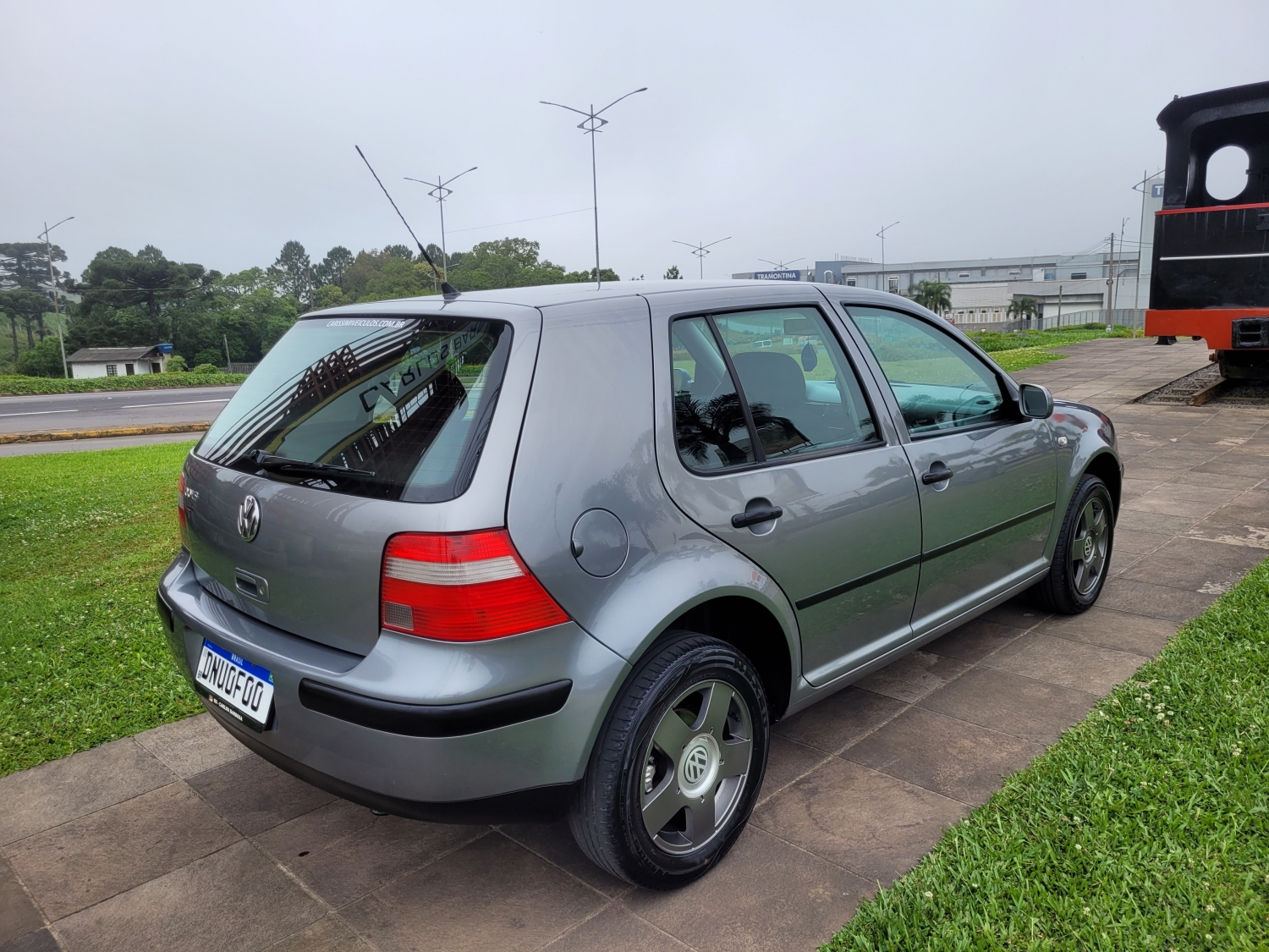 VOLKSWAGEN - GOLF - 2005/2005 - Cinza - R$ 32.900,00