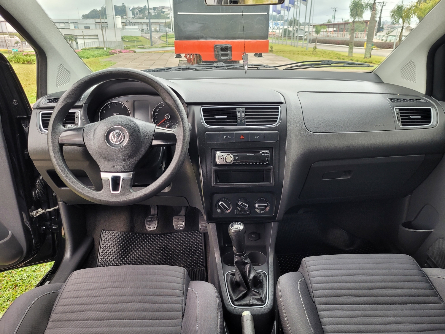 VOLKSWAGEN - CROSSFOX - 2012/2012 - Preta - R$ 44.900,00