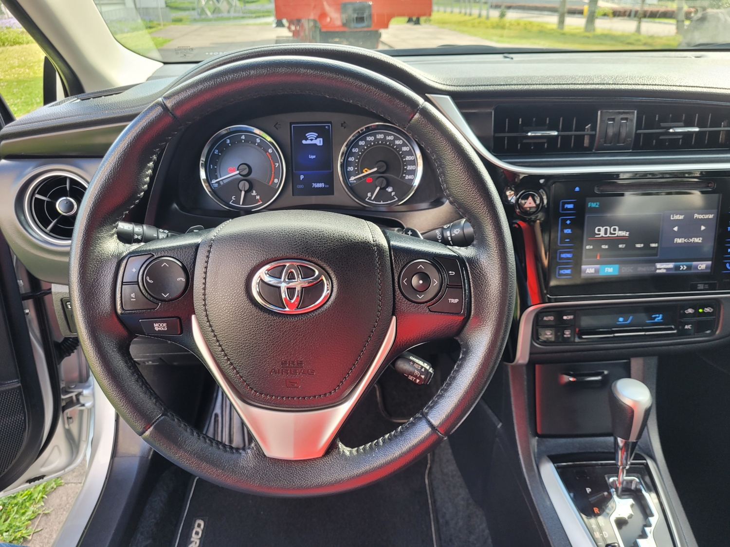 TOYOTA - COROLLA - 2019/2019 - Prata - R$ 108.900,00