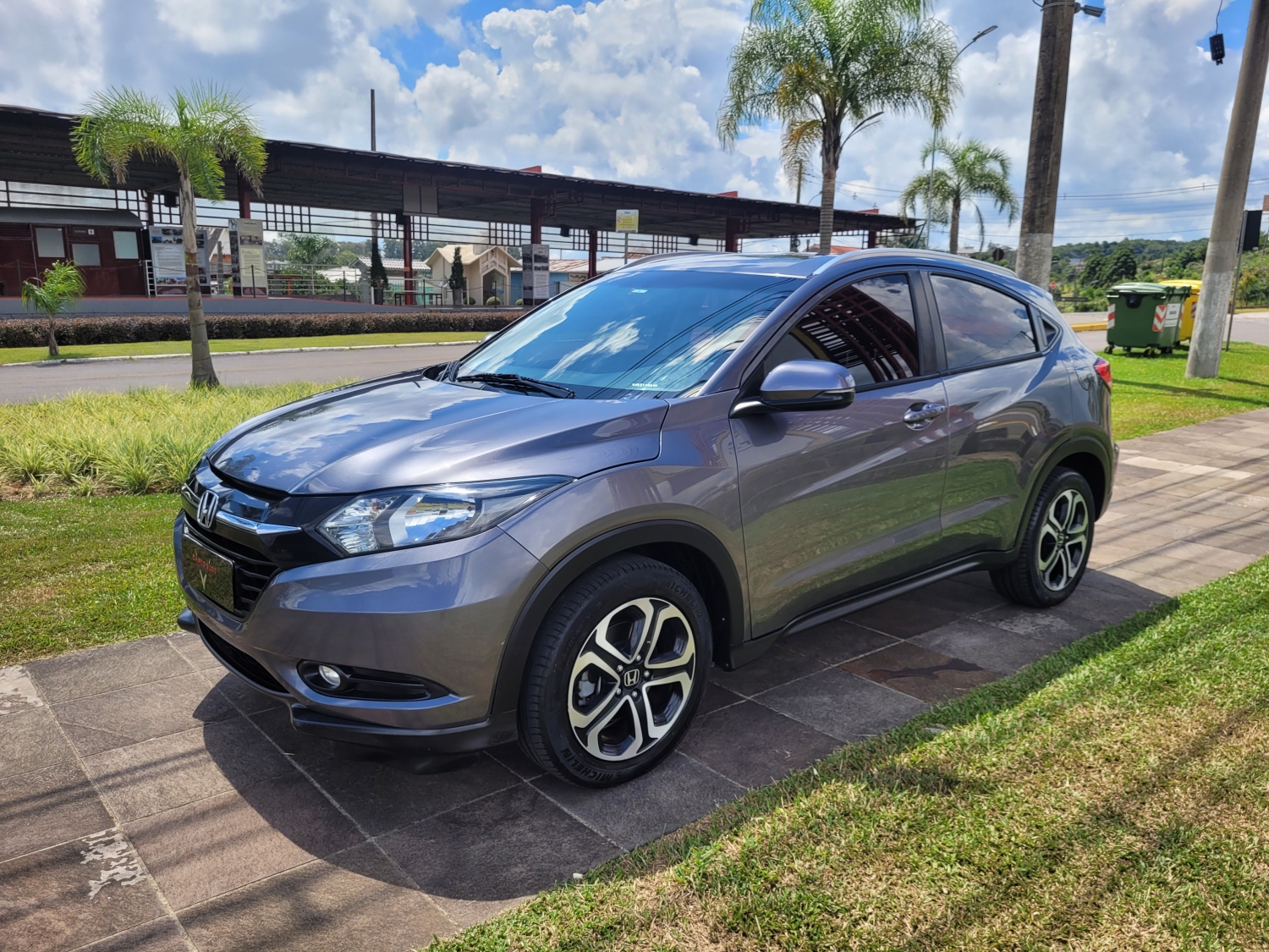 HONDA - HR-V - 2018/2018 - Cinza - R$ 95.900,00