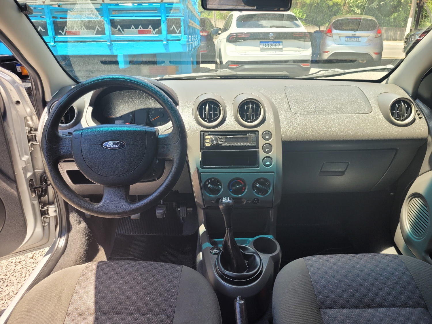 FORD - FIESTA - 2005/2005 - Prata - R$ 20.900,00