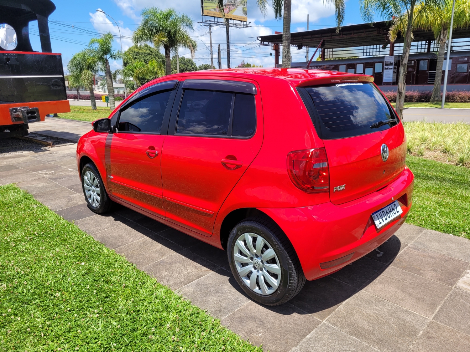 VOLKSWAGEN - FOX - 2014/2014 - Vermelha - R$ 42.900,00