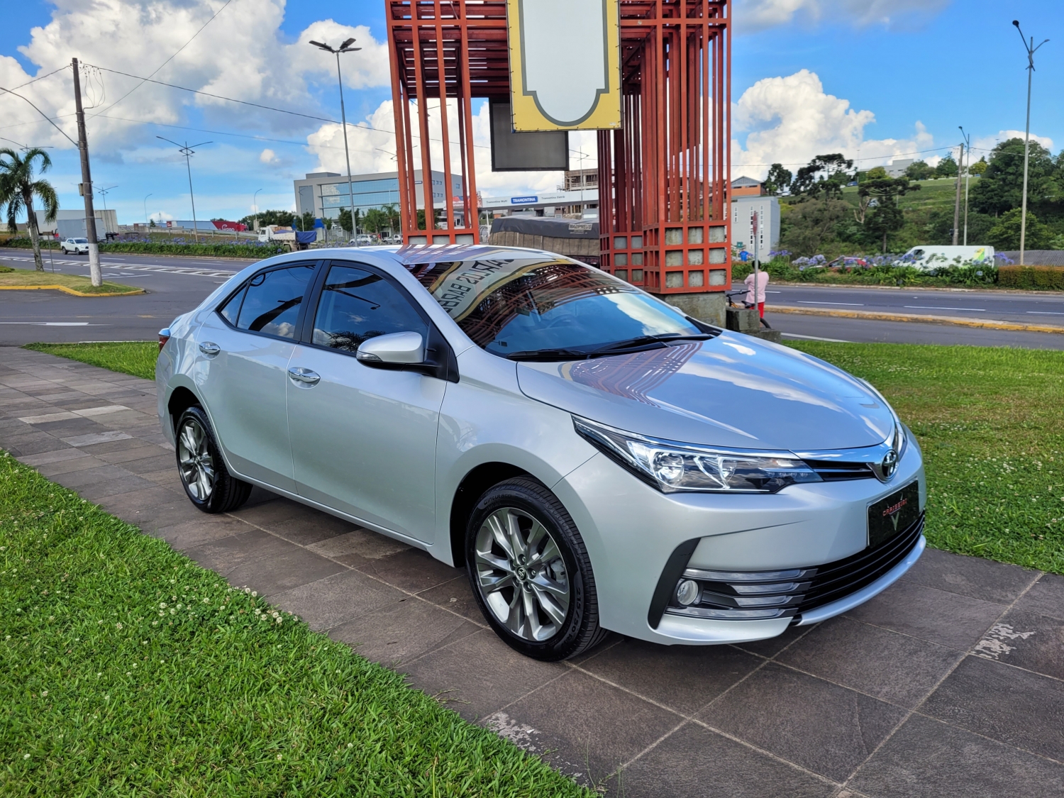 TOYOTA - COROLLA - 2019/2019 - Prata - R$ 108.900,00