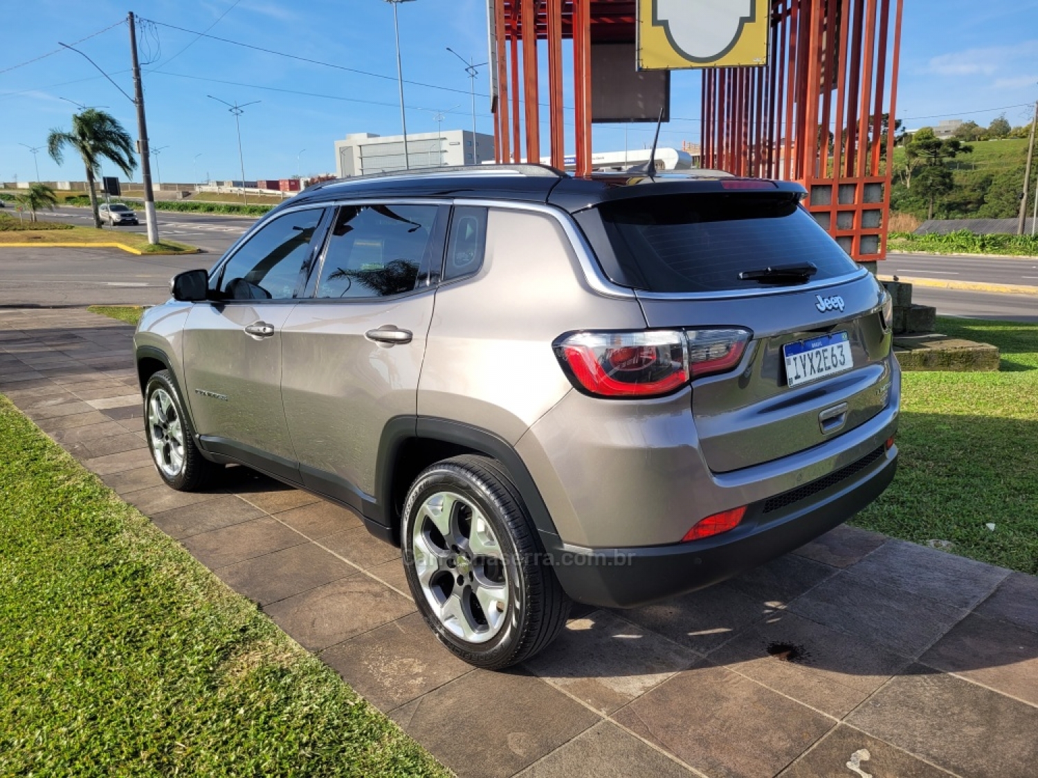 JEEP - COMPASS - 2018/2018 - Cinza - R$ 107.900,00