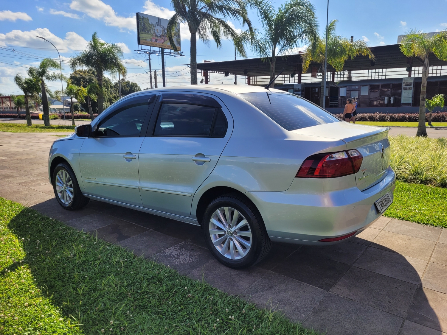 VOLKSWAGEN - VOYAGE - 2015/2015 - Prata - R$ 45.900,00