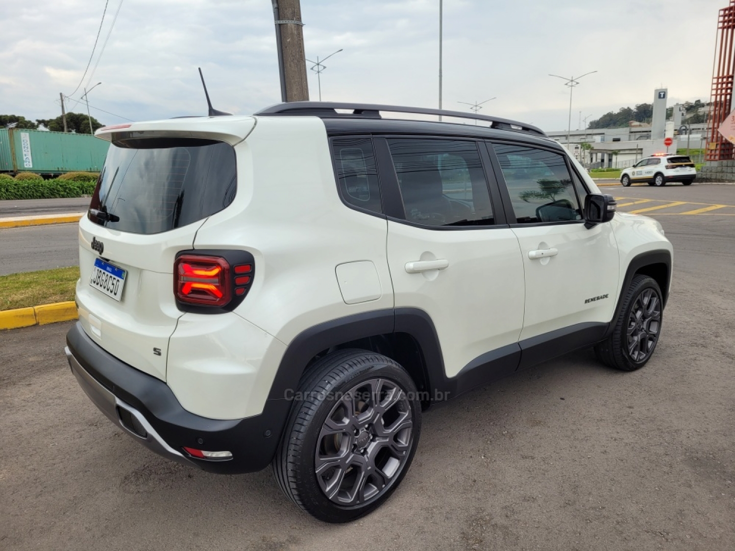 JEEP - RENEGADE - 2022/2022 - Branca - R$ 135.900,00