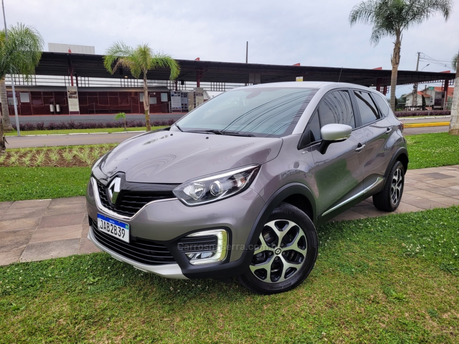 RENAULT - CAPTUR - 2021/2021 - Cinza - R$ 94.900,00