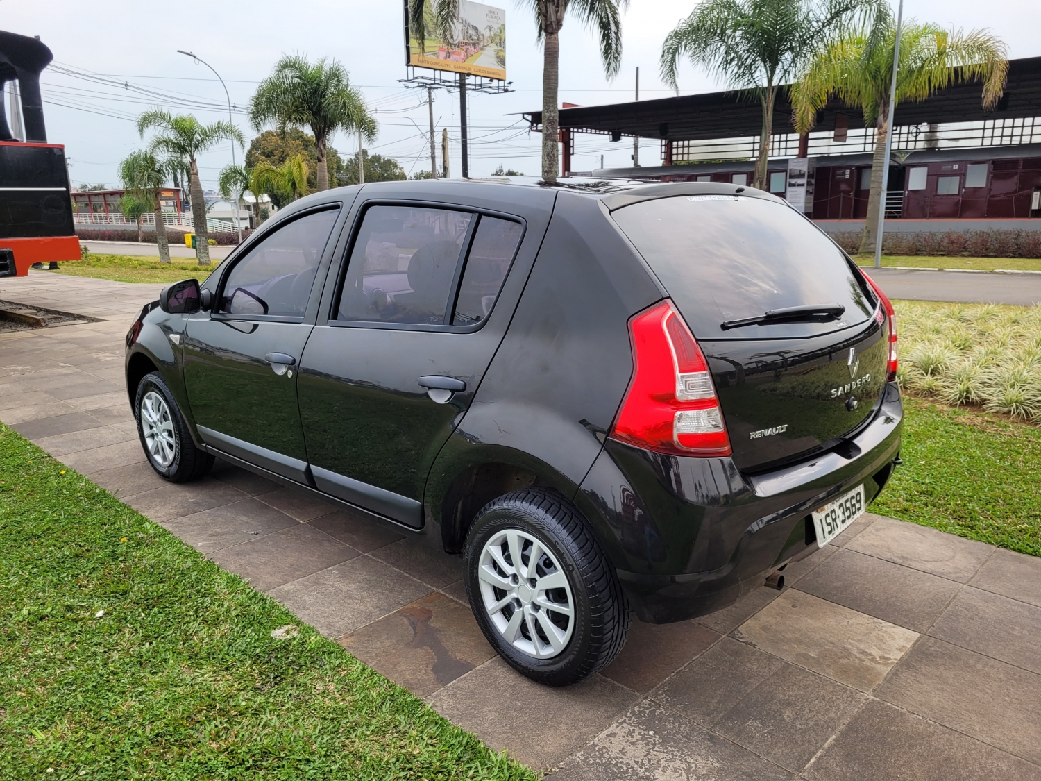 RENAULT - SANDERO - 2012/2012 - Preta - R$ 30.900,00