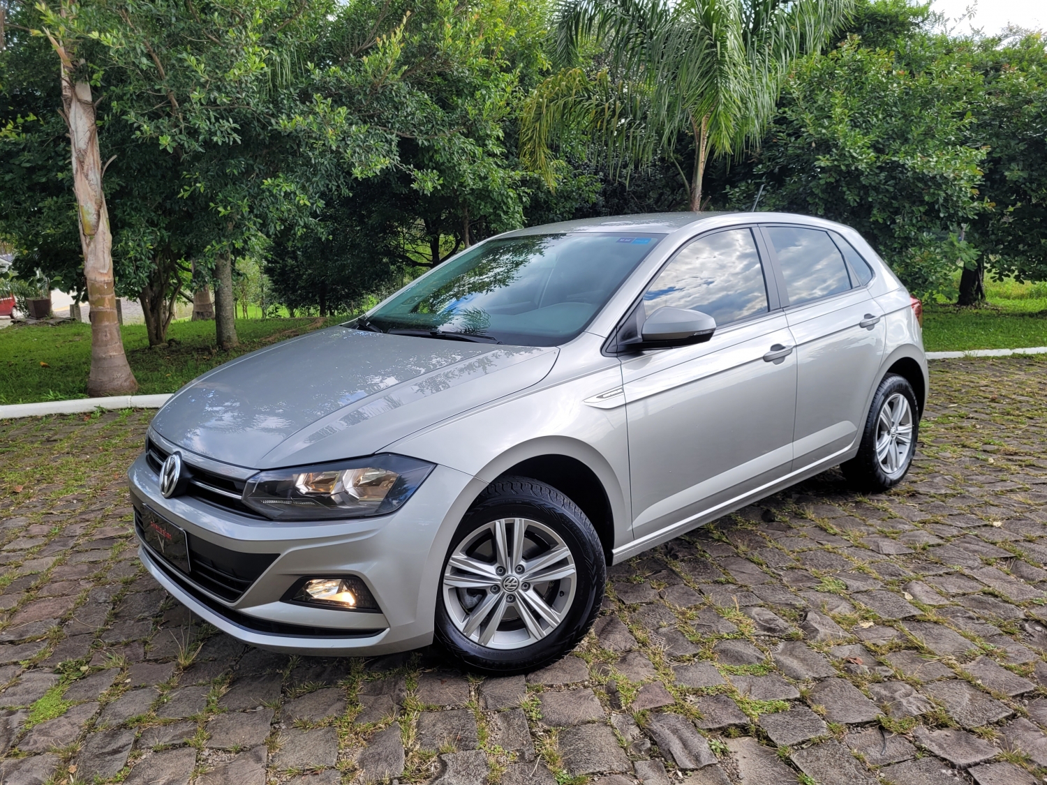 VOLKSWAGEN - POLO - 2022/2022 - Prata - R$ 92.900,00