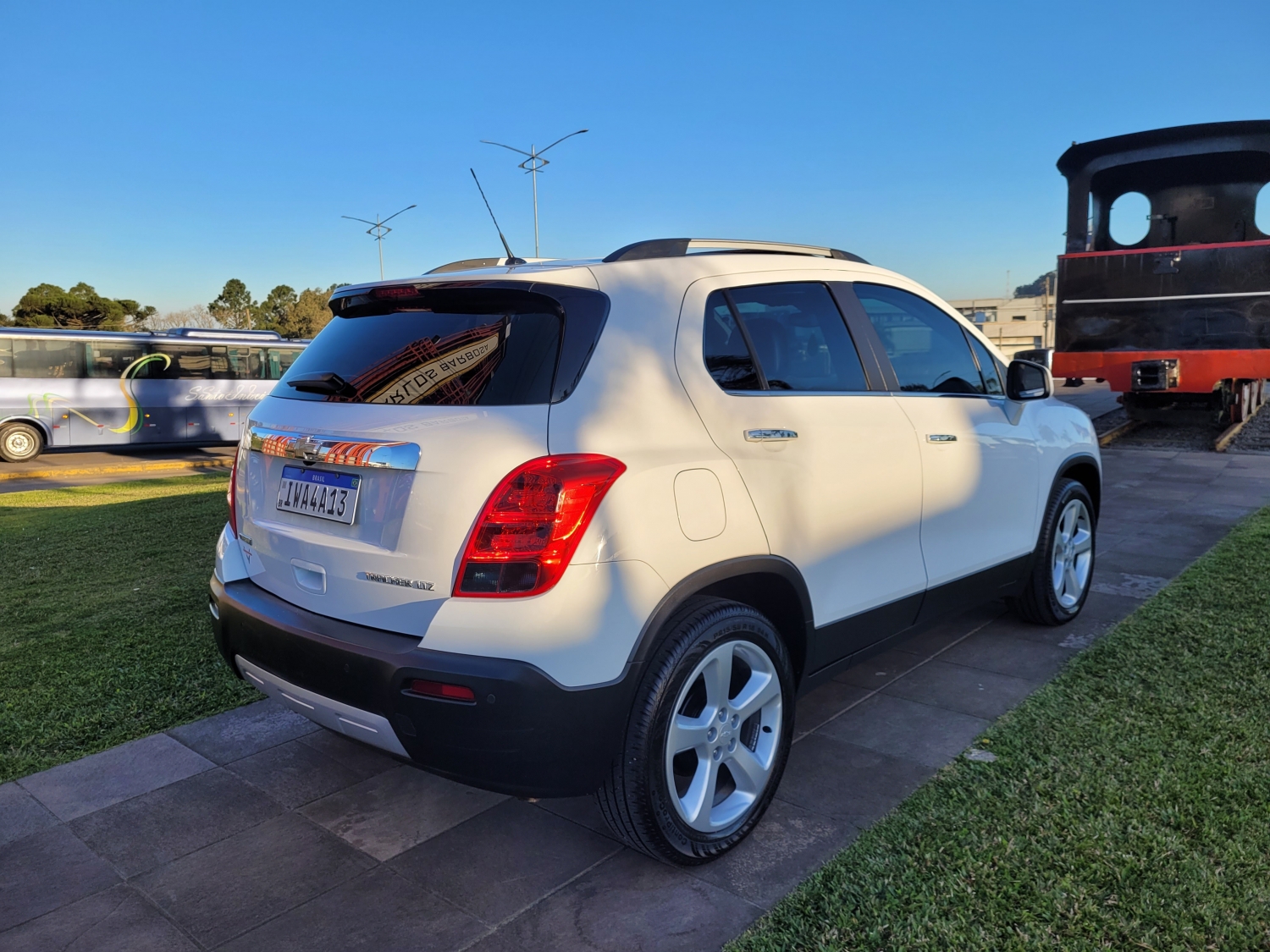 CHEVROLET - TRACKER - 2015/2015 - Branca - R$ 72.900,00