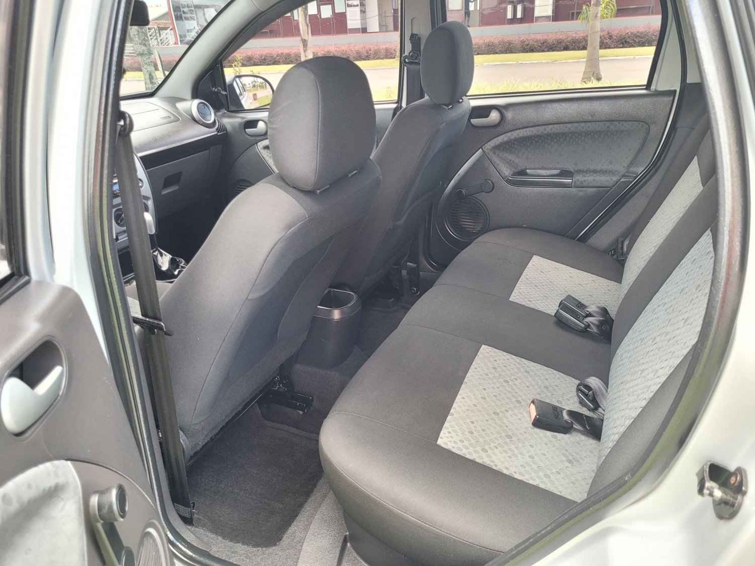 FORD - FIESTA - 2014/2014 - Prata - R$ 34.900,00