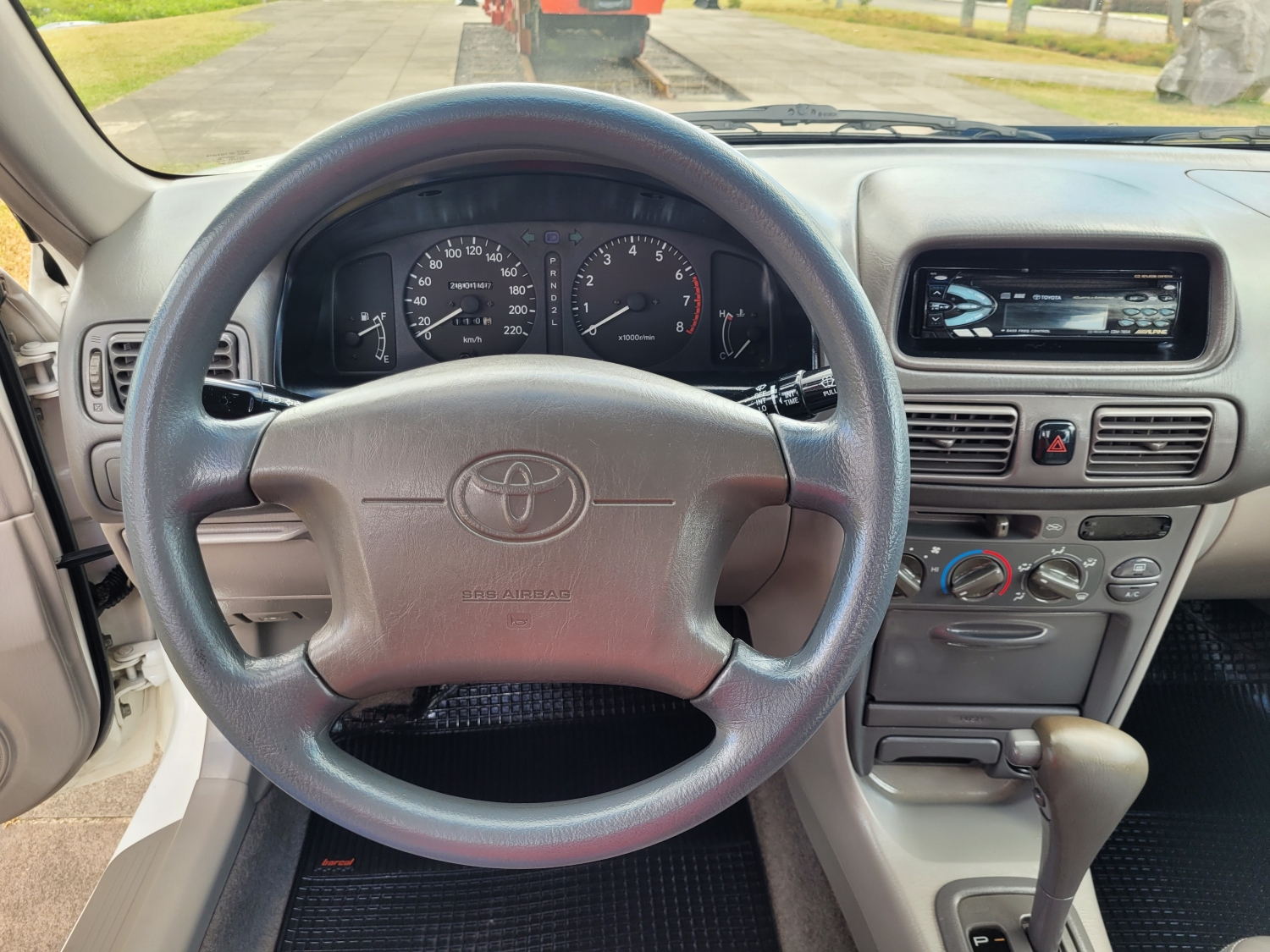 TOYOTA - COROLLA - 2002/2002 - Branca - R$ 29.900,00