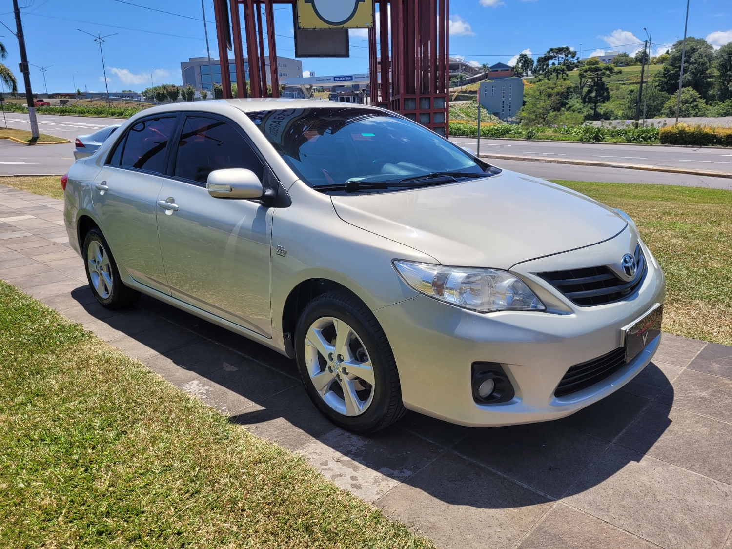 TOYOTA - COROLLA - 2014/2014 - Bege - R$ 73.900,00