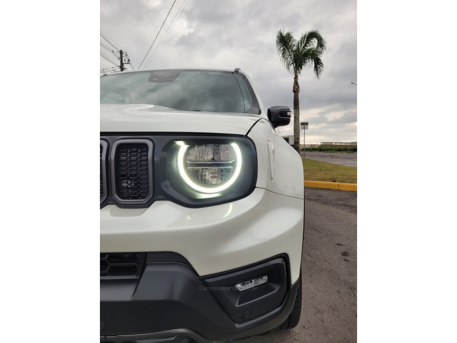 JEEP - RENEGADE - 2022/2022 - Branca - R$ 135.900,00