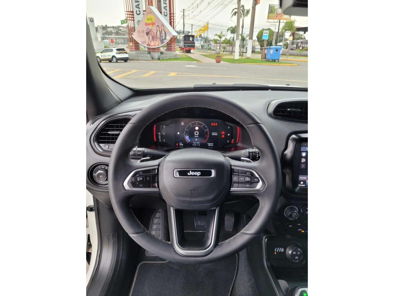 JEEP - RENEGADE - 2022/2022 - Branca - R$ 135.900,00