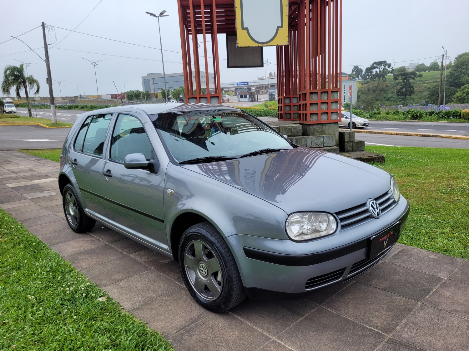 VOLKSWAGEN - GOLF - 2005/2005 - Cinza - R$ 32.900,00