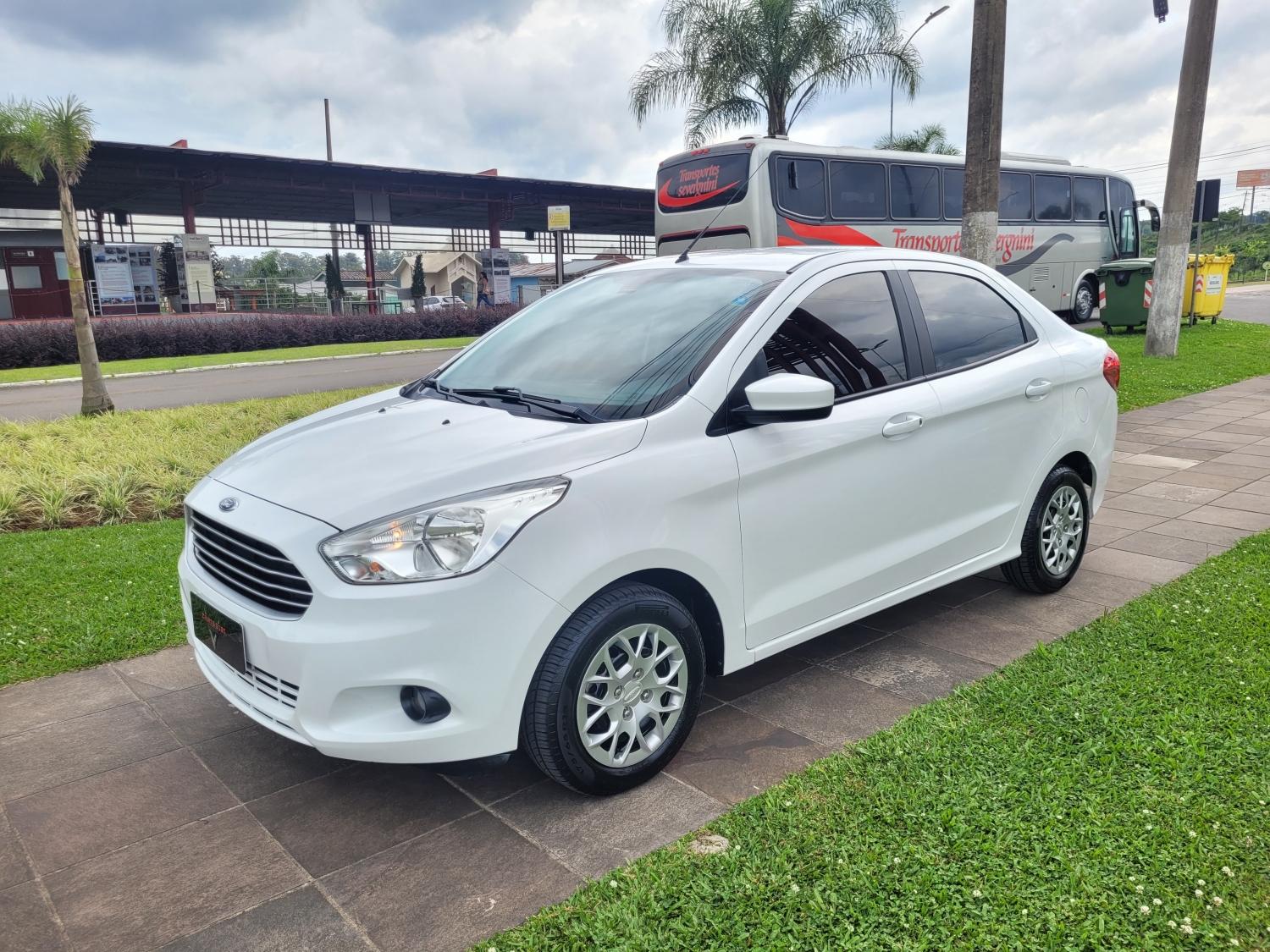 FORD - KA + - 2017/2017 - Branca - R$ 48.900,00