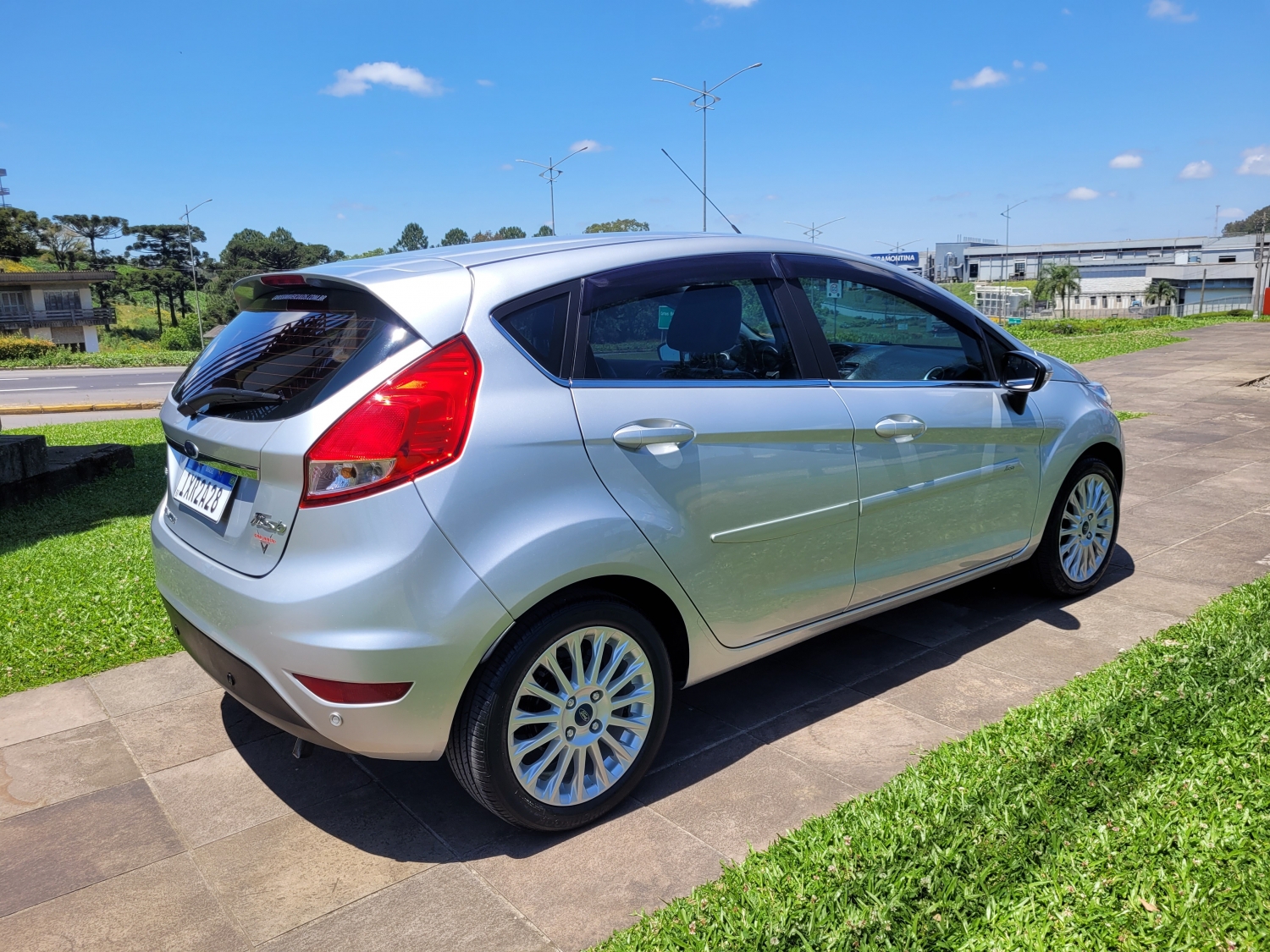 FORD - FIESTA - 2017/2017 - Prata - R$ 60.900,00